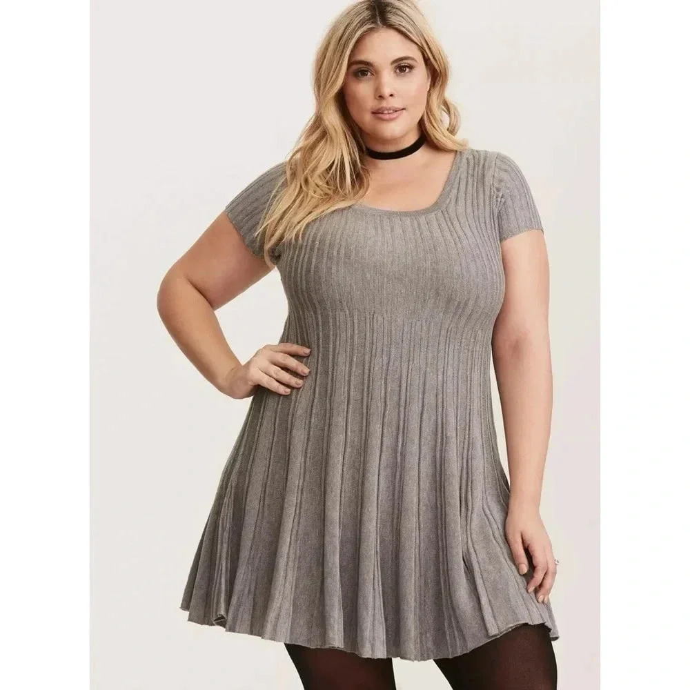 Torrid Grey Sweater Knit Fluted Skater Dress 
Size 0 (Large/12)